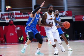 太狠了！转会期尼斯状态回暖广州队国际比赛日刷新队史纪录，密尔沃基雄鹿冲刺阶段篮板制胜的简单介绍